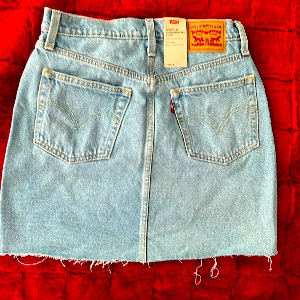 Levi’s high rise deconstructed skirt, light denim size 2/26 waist, NWT